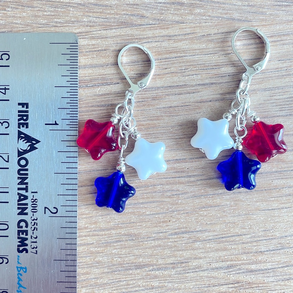 HAND CRAFTED RED WHITE & BLUE STAR EARRINGS - Picture 7 of 12
